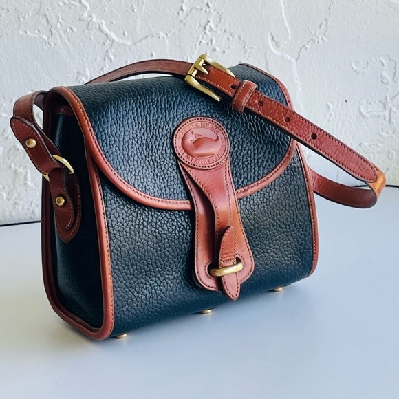 VINTAGE DOONEY AND BOURKE  SMALL BLACK ESSEX ALL LEATHER SHOULDER CROSSBODY BAG - Picture 2 of 12